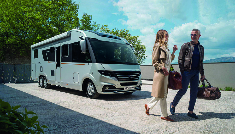 Adria Supersonic 780SL avec le porteur Mercedes Sprinter pour une motorisation supersonique