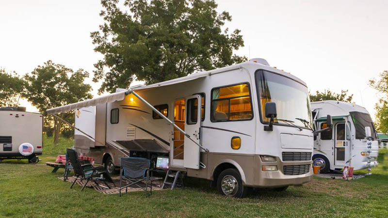 Faut-il acheter un camping-car à largeur réduite: avantages et  inconvénients, tarifs et marques – Le Monde du Camping-Car